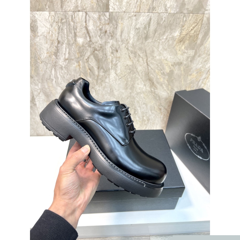 Pra*a leather shoes